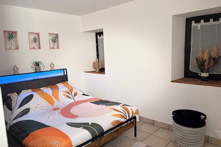 Location de vacances pour 8 personnes, avec piscine à Bourg-Lastic - 2