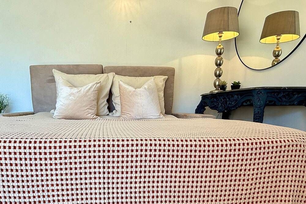 Entire apartment, Stylish Rooftop Apartment Just Minutes from Monaco in Beausoleil, Nice region