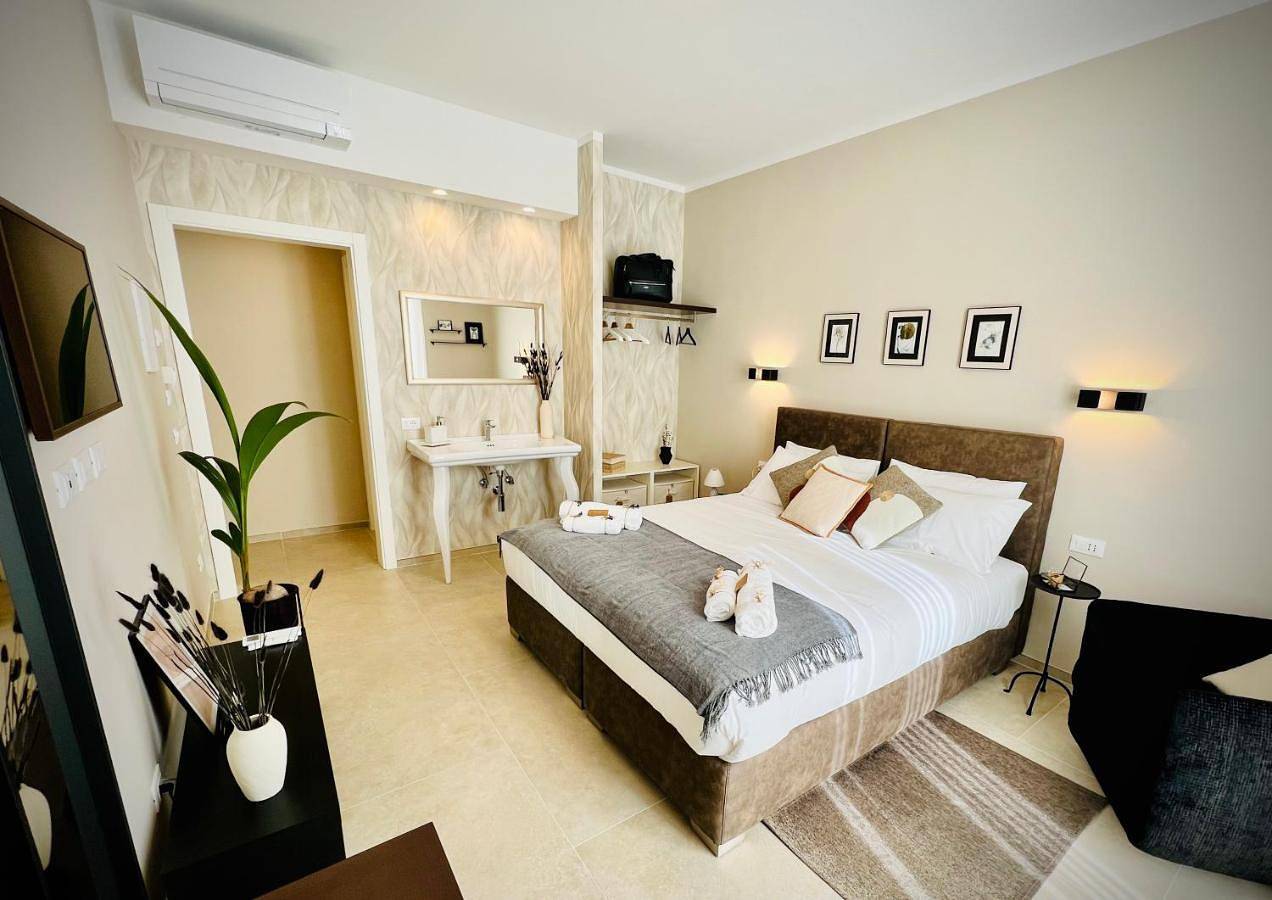 Single Room with Private Bathroom in Prato, Provincia di Prato
