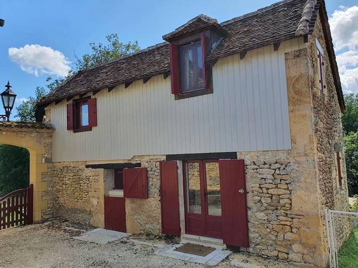 Gîte pour 2 personnes, avec jardin et jacuzzi à Pezuls