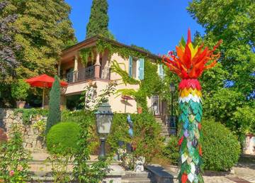 Location de vacances pour 10 personnes, avec piscine et vue ainsi que sauna et balcon à Bras