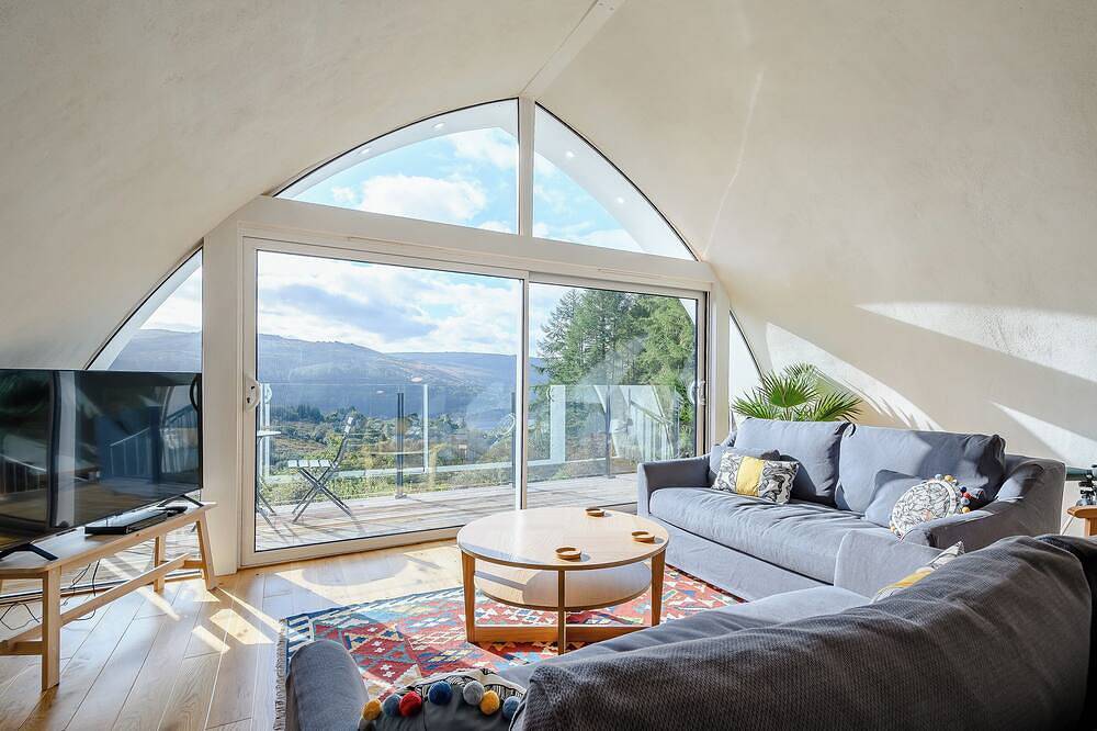 Jack Strawbale House in Anaheilt, Highlands