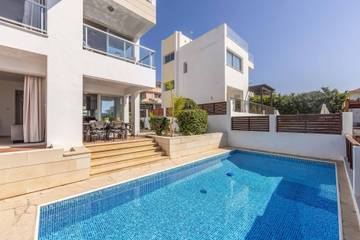 Villa for 6 People in Peyia, South Cyprus, Photo 3
