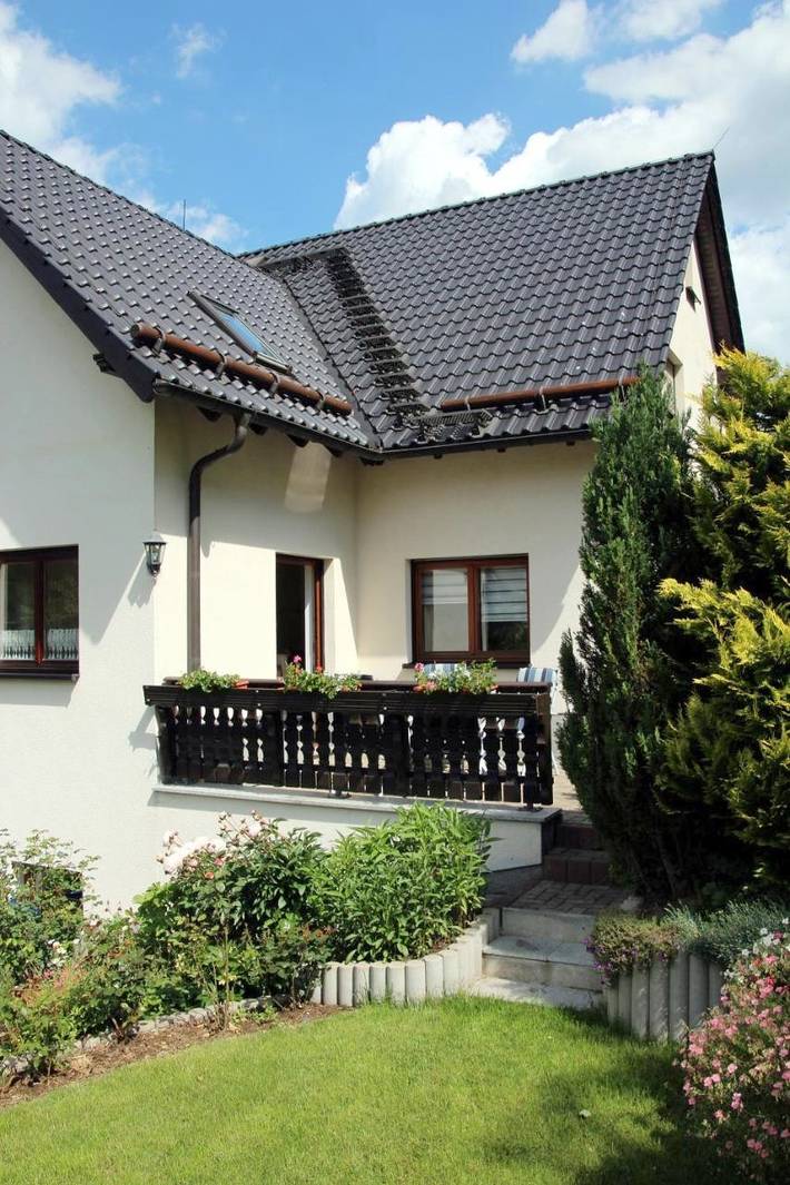 Ferienwohnung für 6 Personen, mit Balkon und Terrasse sowie Garten und Ausblick in Zwönitz