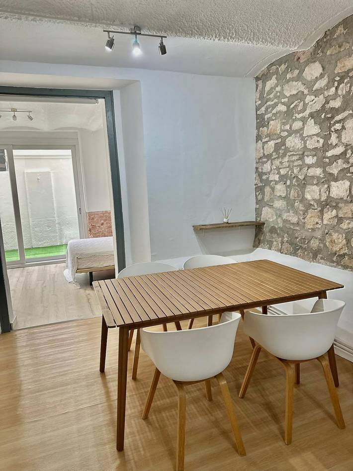 Holiday apartment for 5 people, with balcony in Barcelona