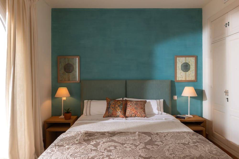 4 Bedroom Luxury Villa with Pool  adjacent to golf resort.  25 min to the beach in Benalup-Casas Viejas, Costa de la Luz