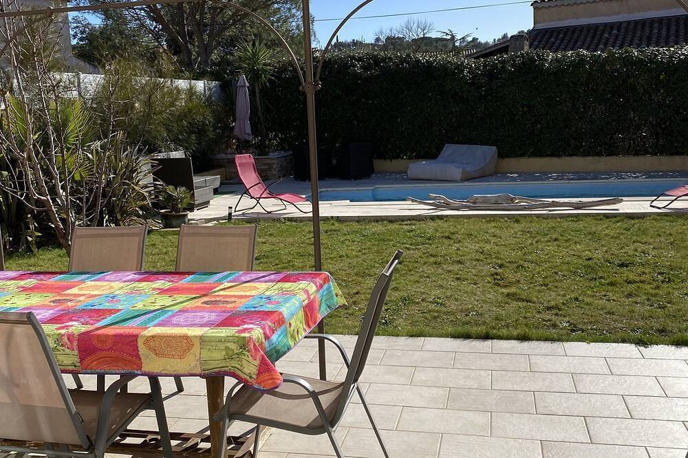 Charming house bathed in sunshine between sea, countryside in the middle of vineyards in Pierrefeu-du-Var, Region de Toulon
