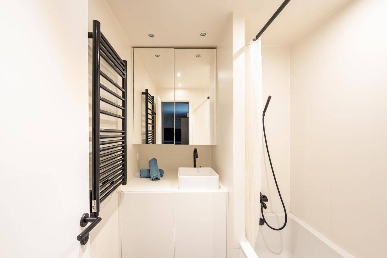 Appartement entier, Apartment in Paris, Île de France
