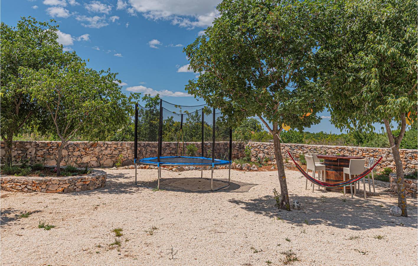 Gezellig appartement van 140 m² met zwembad, terras en wifi vlak bij de rivier Čikola in Dalmatian Zagora