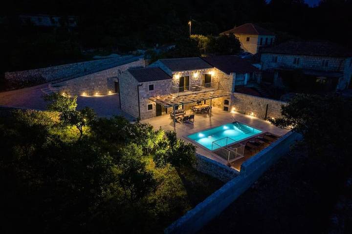 Villa pour 6 personnes, avec jardin ainsi que vue et piscine