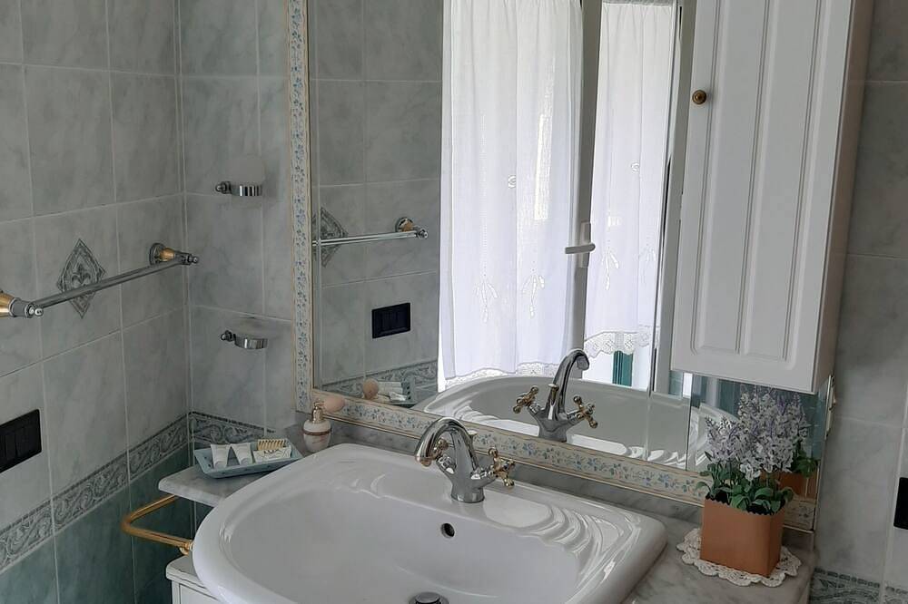 Entire apartment, Silvy House With Fantastic View in Amalfi, Sorrento Coast