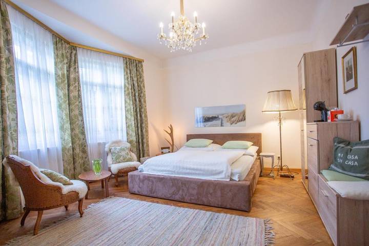 Ferienwohnung für 2 Personen, mit Balkon und Terrasse sowie Garten und Pool