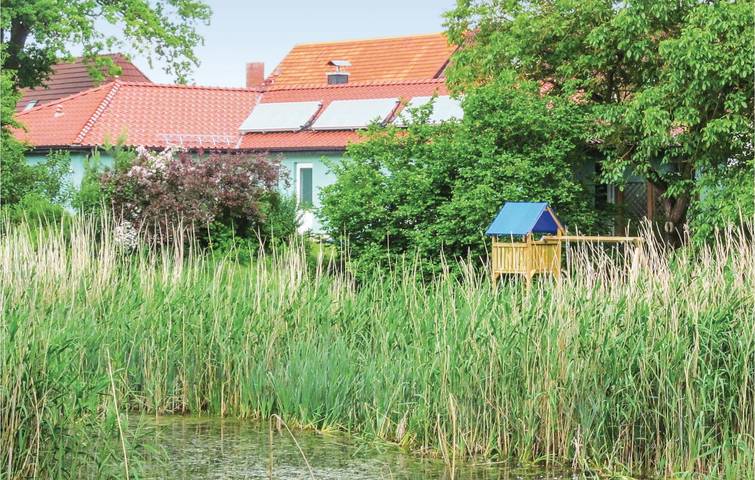 Ferienhaus für 10 Personen, mit Terrasse und Whirlpool sowie Pool und Sauna an der Müritz