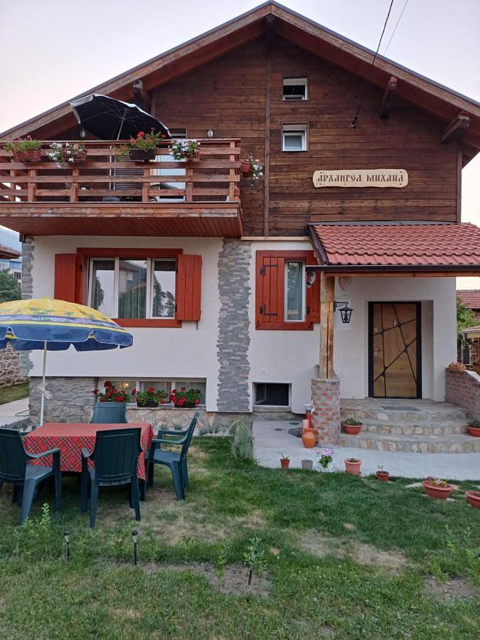 Maison d’hôte pour 2 personnes, avec Balcon et Terrasse ainsi que Jardin et Vue dans Kostenets