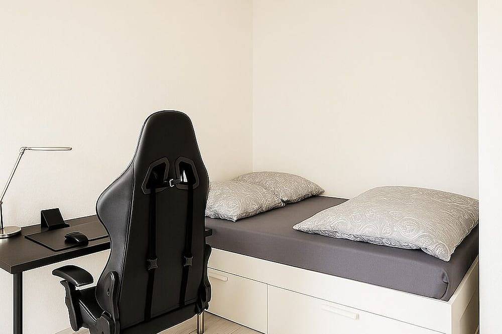 Ganze Wohnung, Charmantes Apartment mit Terrasse und Parkplatz nahe Rhein und Bonn Zentrum in Bonn, Rheinland