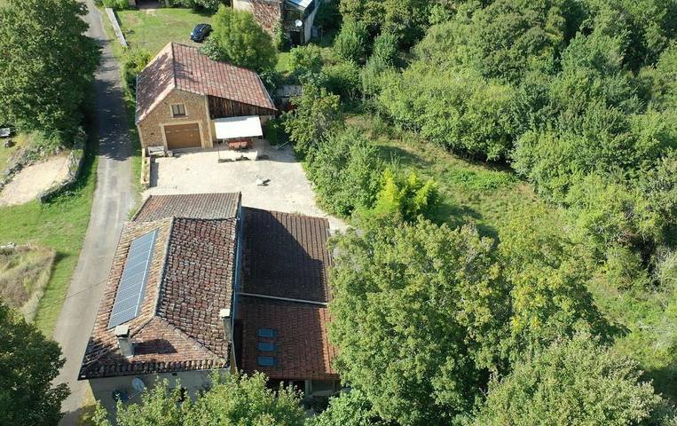 Location de vacances pour 6 personnes, avec piscine et terrasse ainsi que jardin et sauna à Bélaye - 3