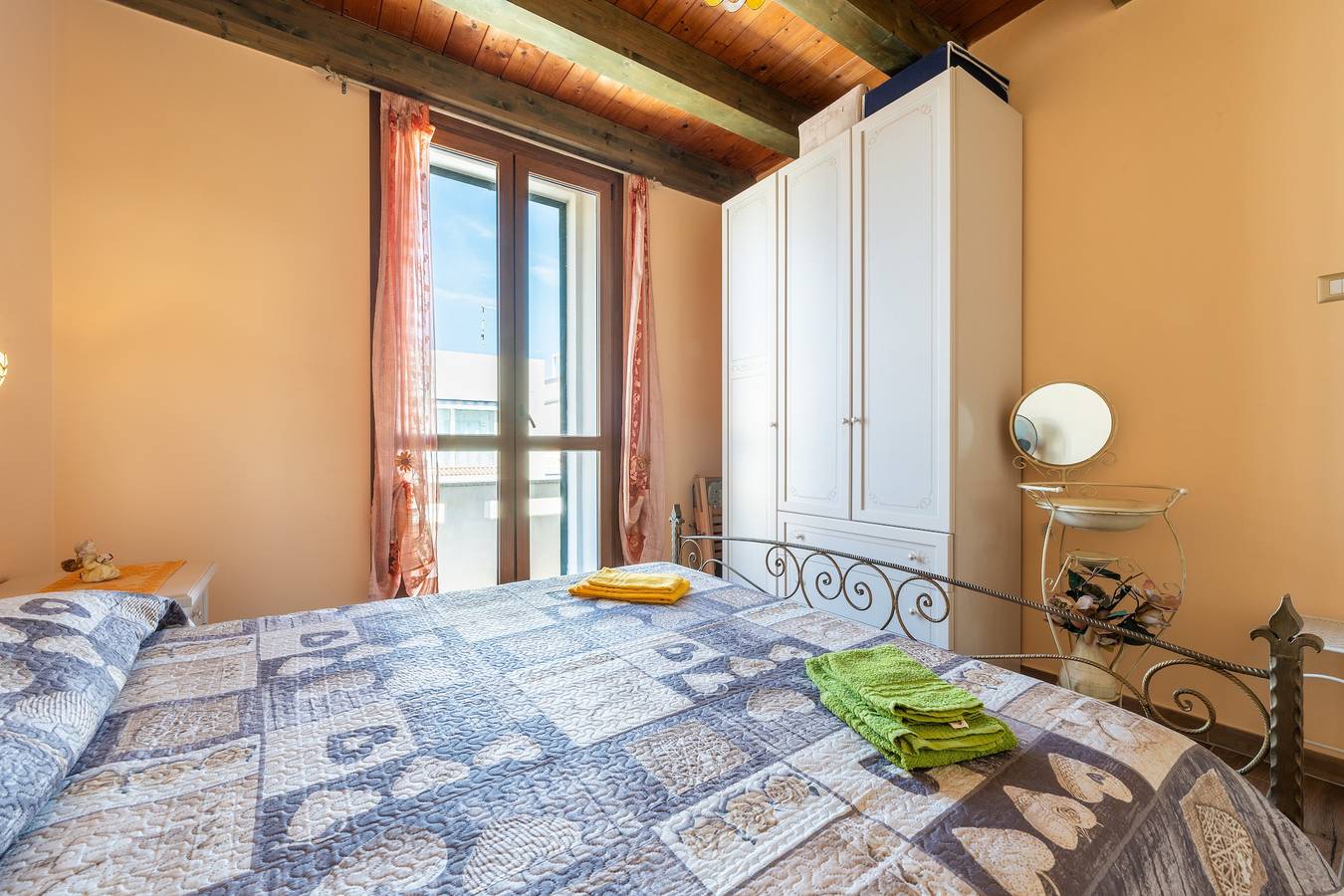 Ganze Wohnung, Ferienwohnung 'Da Giò, A Due Passi Dal Mare' mit privater Terrasse und Klimaanlage in Calasetta, Sant'Antioco