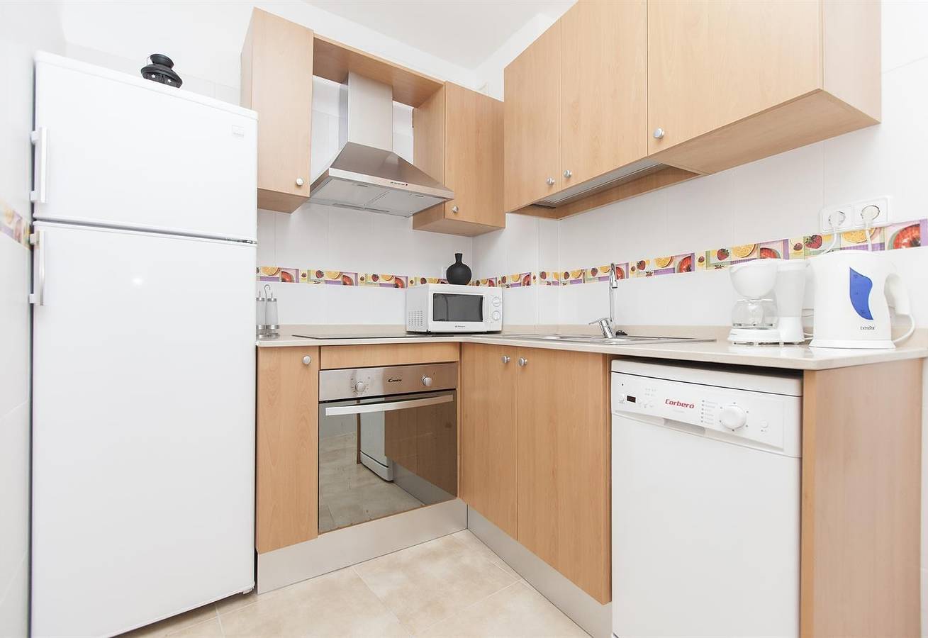 Entire apartment, 3-Bedroom Apartment Next To Plaza with Wi-Fi and Air Conditioning in Barcelona Centre, Barcelona