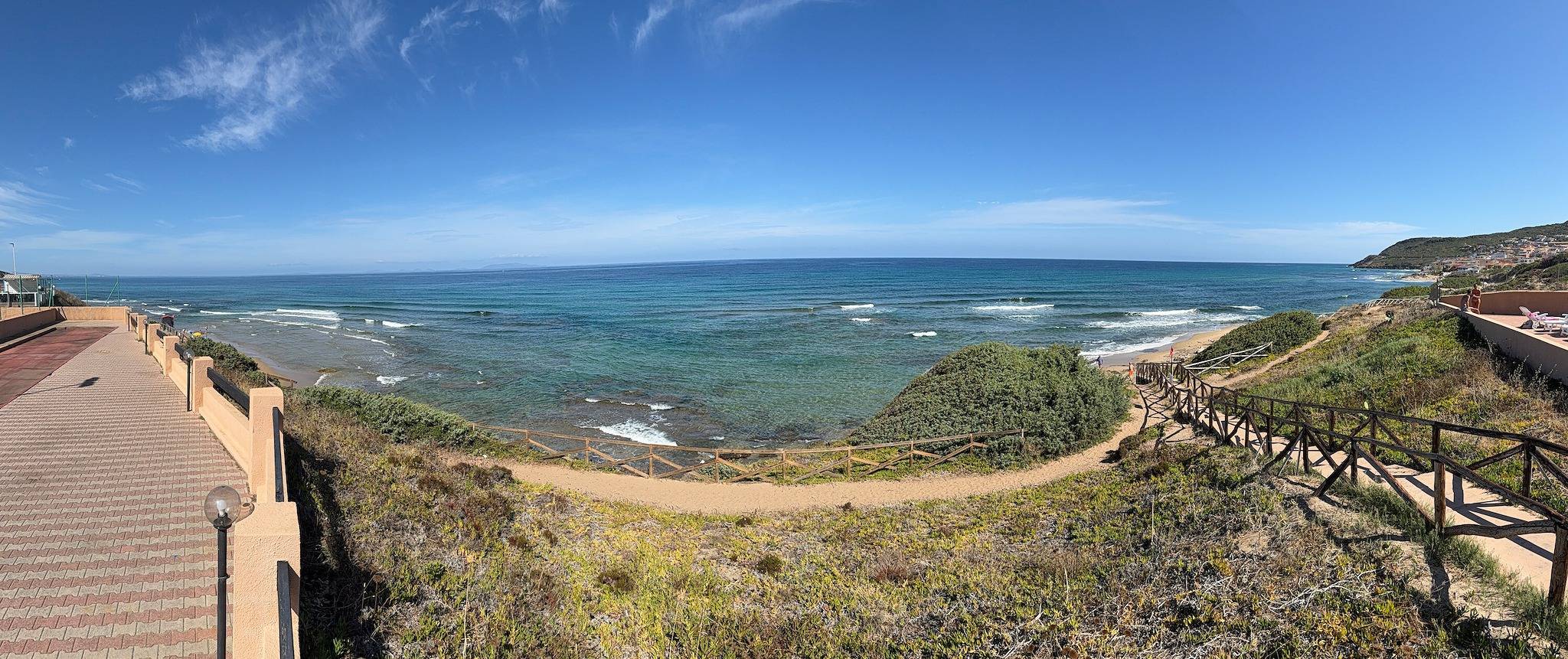 Appartamento intero, Appartamento 'Villa Elena' con Vista Mare, Piscina in Comune e Aria Condizionata in Lu Bagnu, Castelsardo