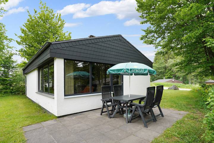 Bungalow für 4 Personen, mit Balkon/Terrasse und Terrasse in Stadtkyll