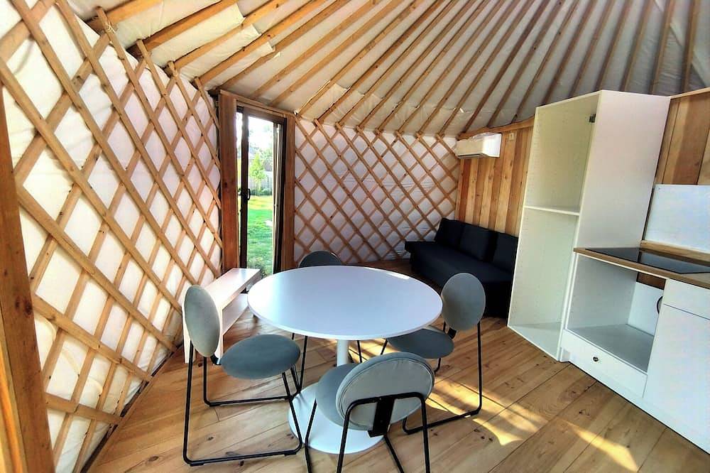 L'olivier is a magnificent yurt just a 10-minute walk from Pairi Daiza. in Brugelette, Hainaut