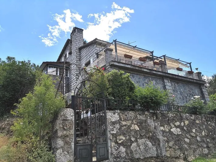 Casa de vacaciones para 18 personas, con piscina y vistas al lago además de jardín y vistas, Se admiten mascotas - 1