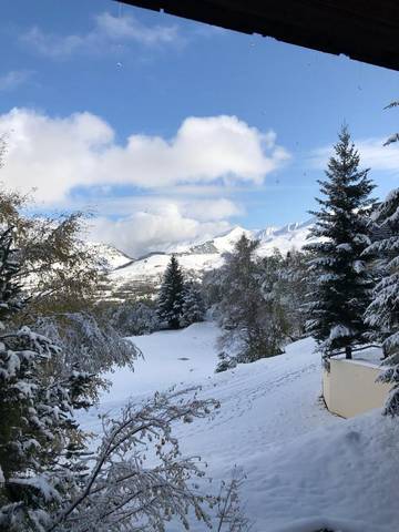 Gîte pour 6 personnes, avec terrasse et vue à Génos