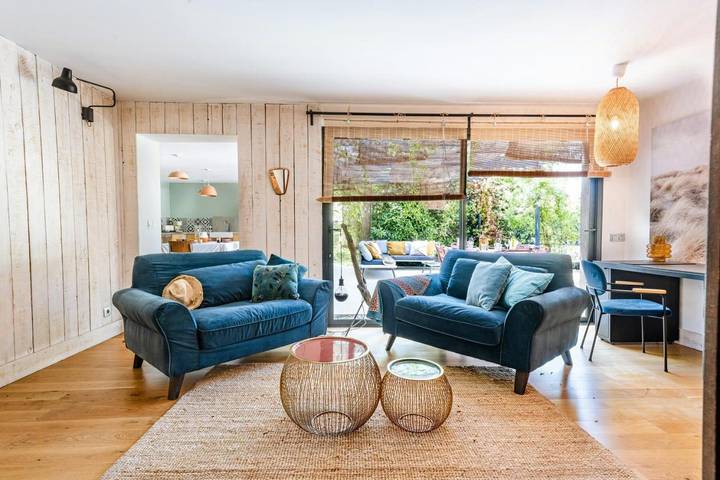 Location de vacances pour 6 personnes, avec terrasse ainsi que jardin et piscine à Puget - 2