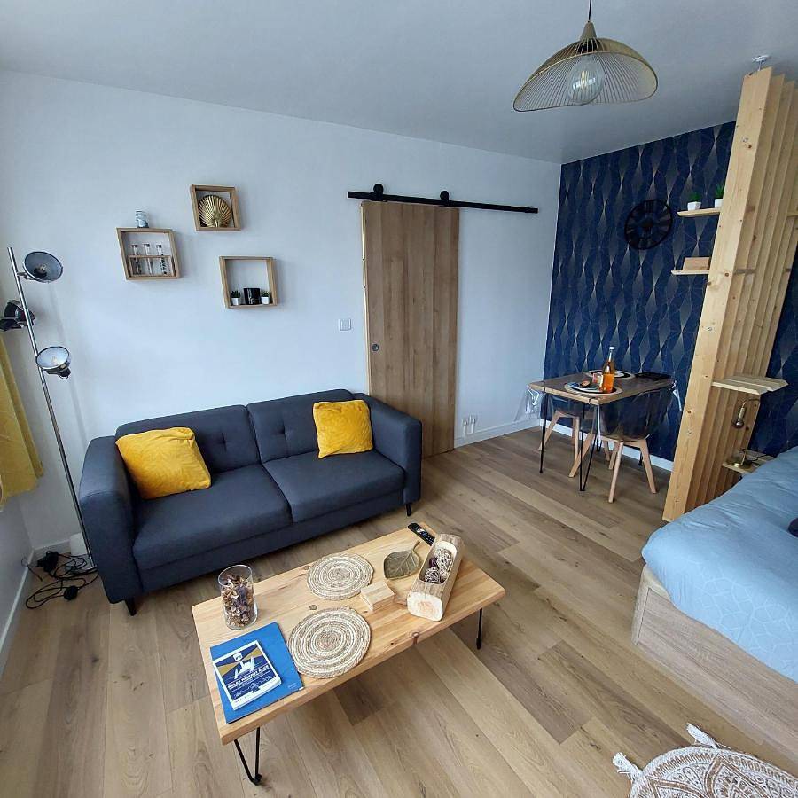 Appartement entier, One-Bedroom Apartment in Valognes, Côte de la Déroute