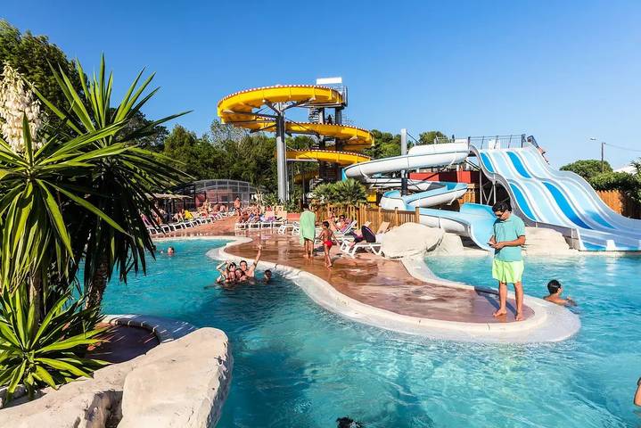 Camping pour 4 personnes, avec Terrasse et Piscine à Canet-en-Roussillon