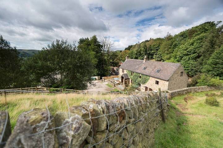 Charmantes Cottage mit Blick auf den Peak District und beheiztem Innenpool in Derbyshire