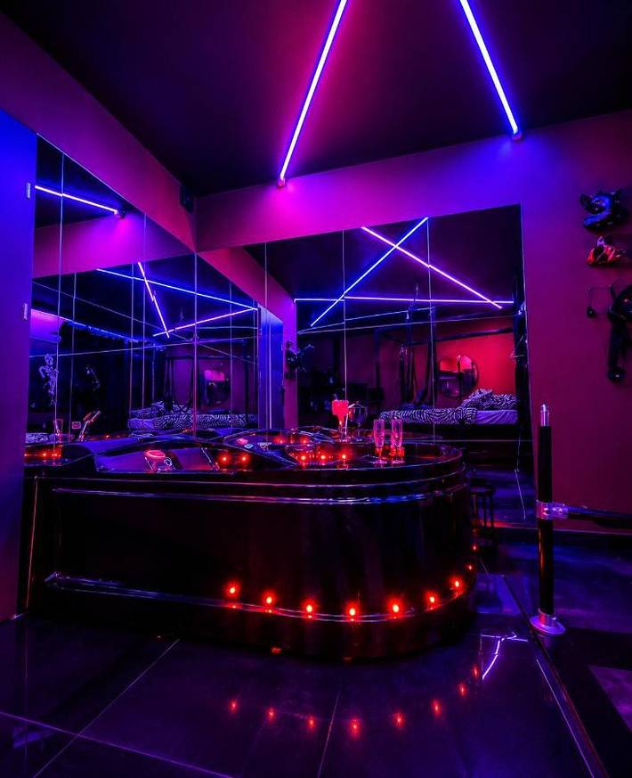 Apartament wakacyjny dla 2 osób, z ogród i sauna oraz jacuzzi - 1