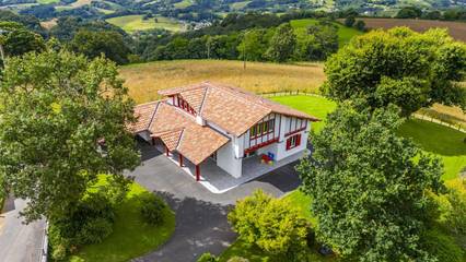 Gîte pour 6 personnes, avec jardin et terrasse à Hasparren