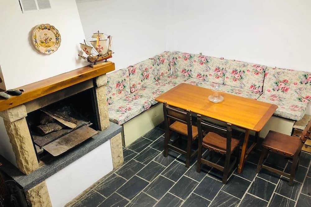 Beautiful townhouse with garden and cellar with fireplace. in Jaca, Spanish Pyrenees