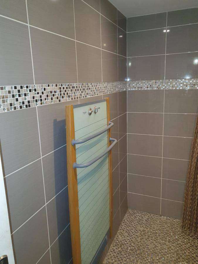 Appartement entier, Two-Bedroom Apartment in Pont-de-Chéruy, Région de Vienne