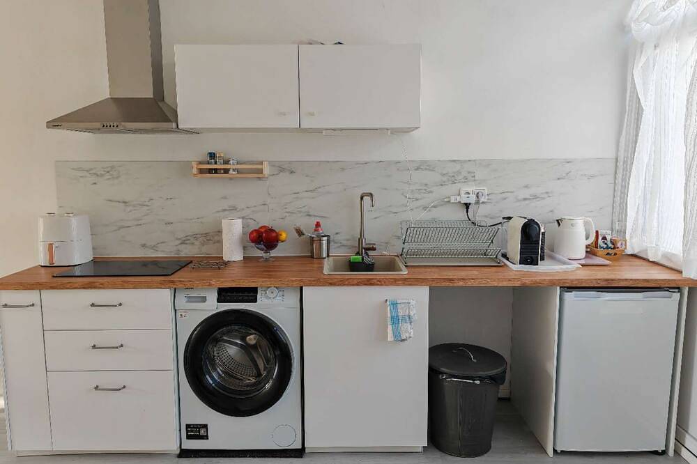 Geheel appartement, Studio Breda Moderne Inrichting ruimte met een comfortabel, 4min rijden station. in Breda, Noord-Brabant