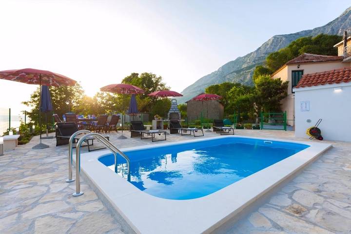 Vakantiehuis voor 10 personen, met tuin en zwembad in Tučepi