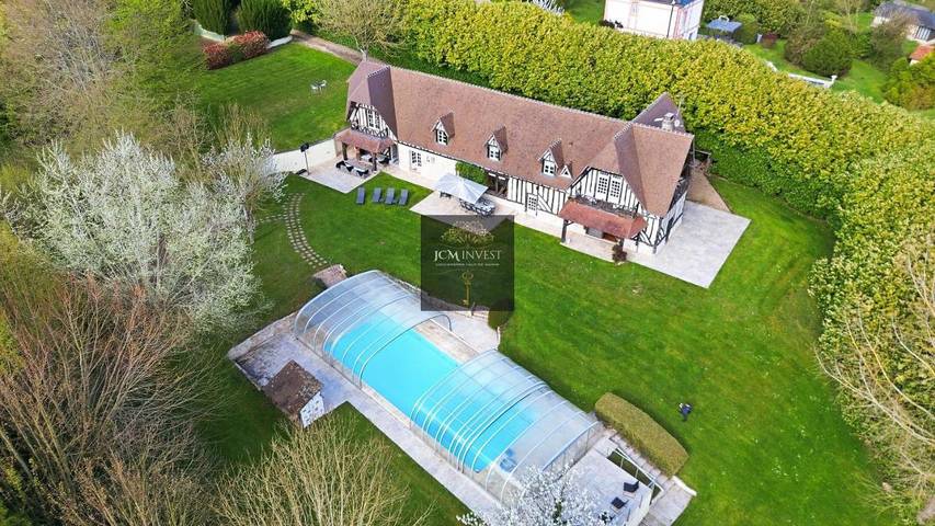 Location de vacances pour 12 personnes, avec jardin et piscine à Englesqueville-en-Auge