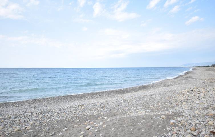 Appartamento intero, Accogliente appartamento con AC e WiFi, parcheggio, cucina vicino ad Acquedolci in Acquedolci, Provincia di Messina