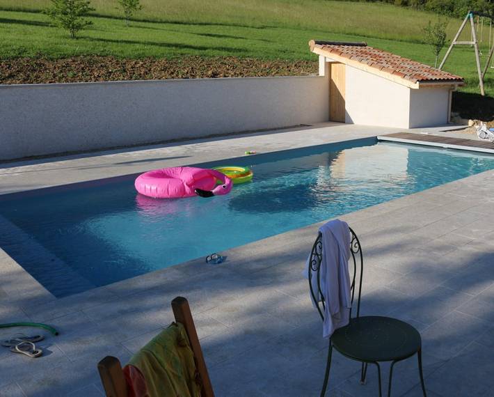 Gîte pour 15 personnes, avec terrasse ainsi que jardin et piscine à La Roche-Vineuse - 4