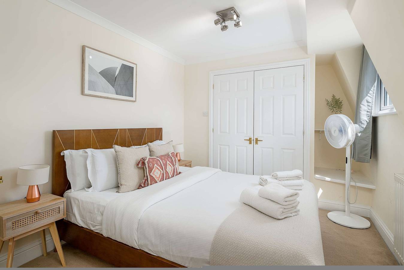 Entire apartment, Battersea Park 7 Min walk     Balcony     Caf  s Below in Wandsworth, London