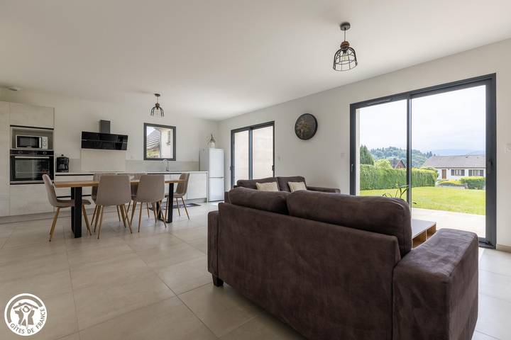 Maison de vacances pour 6 personnes, avec Terrasse ainsi que Jardin et Vue à Saint-Sauves-d'Auvergne