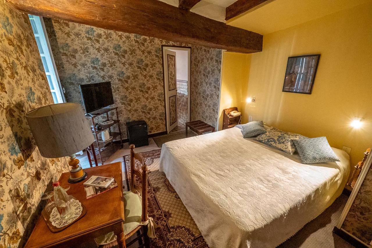 Deluxe Double Room with Bath in La Flèche, Sarthe