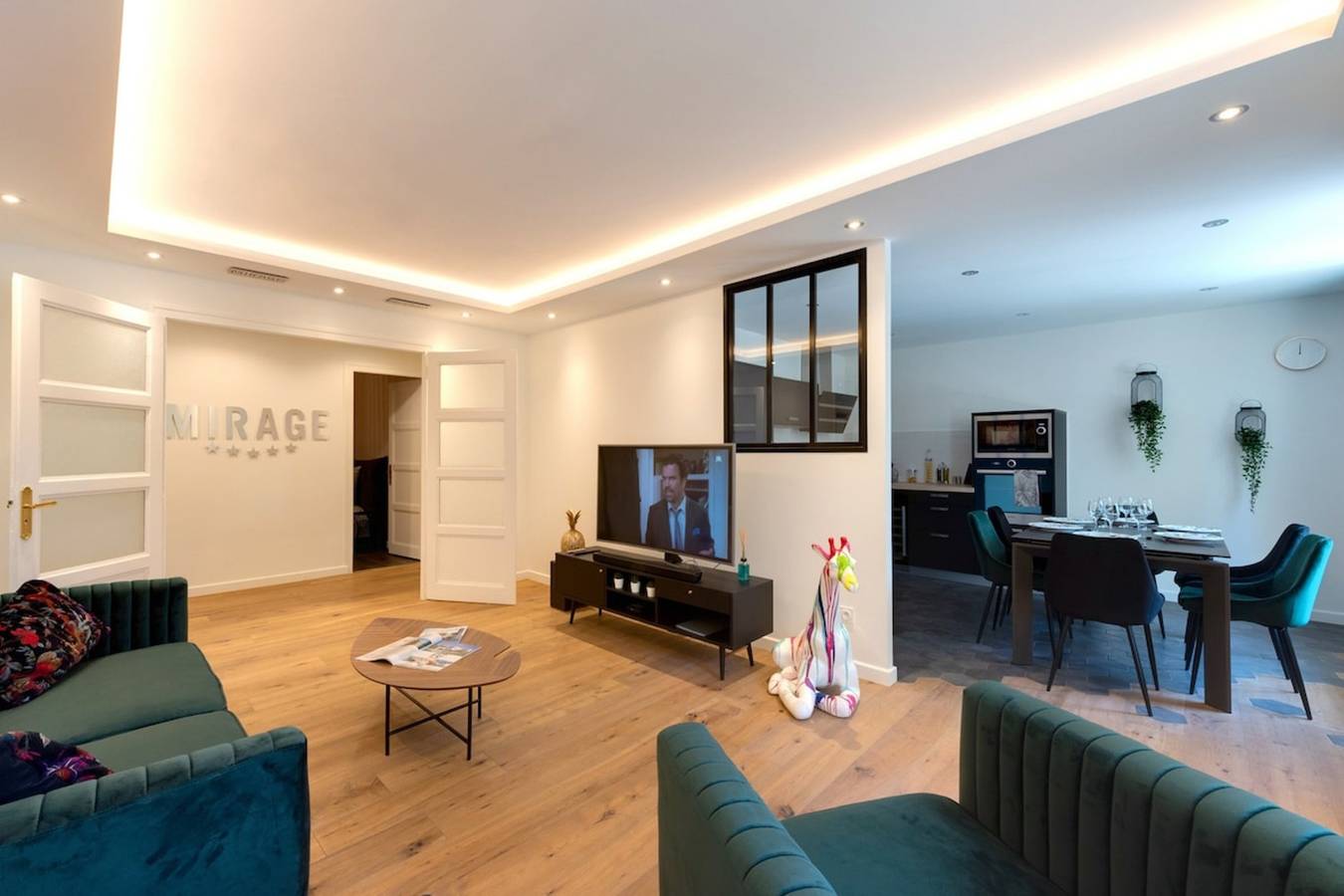 Apartamento entero, Apartamento de vacaciones para 8 personas con balcón in Annecy, Región de Annecy