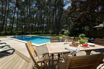 Villa pour 8 personnes, avec balcon et piscine dans les Landes