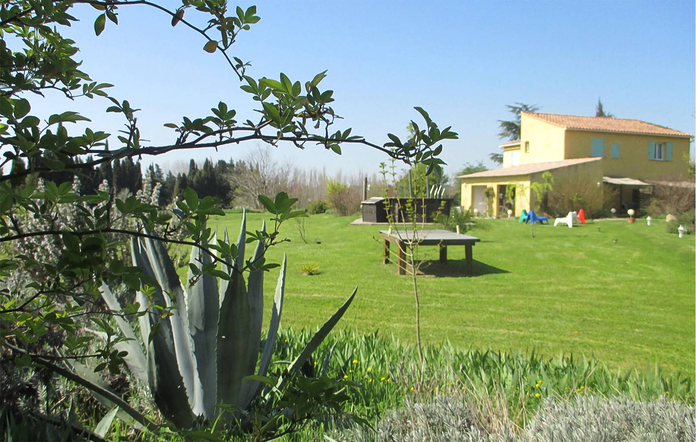 Charmantes Apartment mit Pool, Terrasse und WLAN! in Salon-de-Provence, Aix-en-Provence und Umgebung