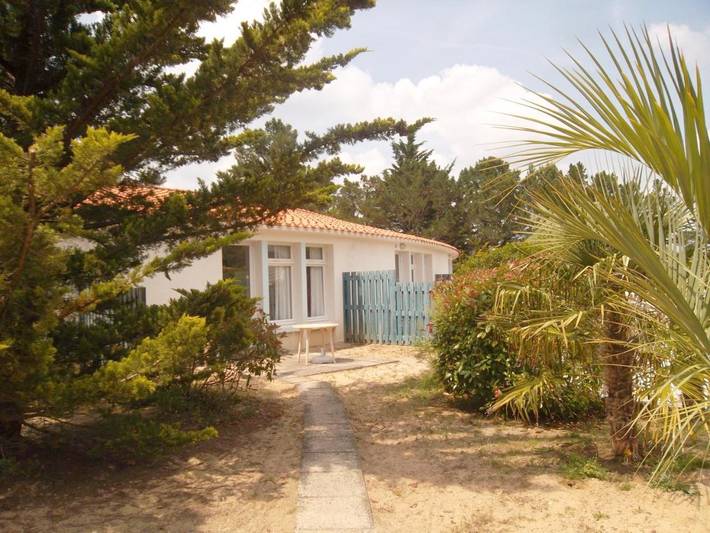 Parc de vacances pour 4 personnes, avec jardin ainsi que sauna et piscine, animaux acceptés en France