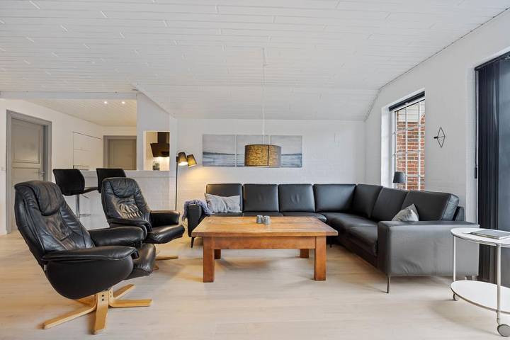 Beautiful pool house for 8 people and 2 dogs in Søndervig, Holmsland Klit