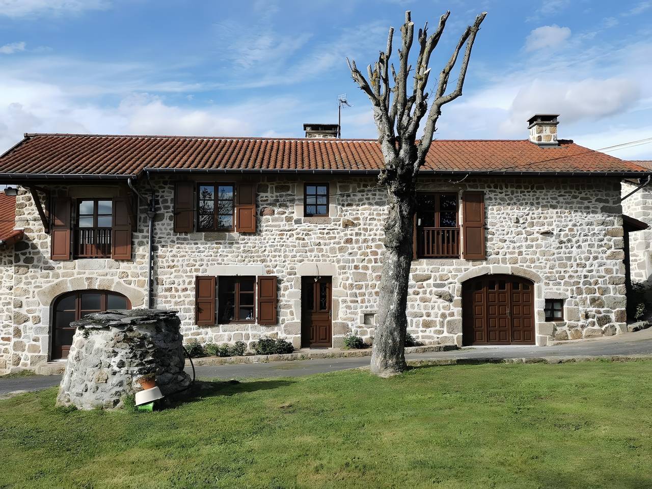 Gîte du platane, pour 14 personnes in Haute-Loire