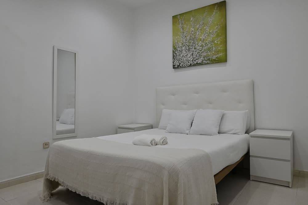 Dream Room Steps from the Royal Palace of Madrid in Centro (Madrid), Madrid